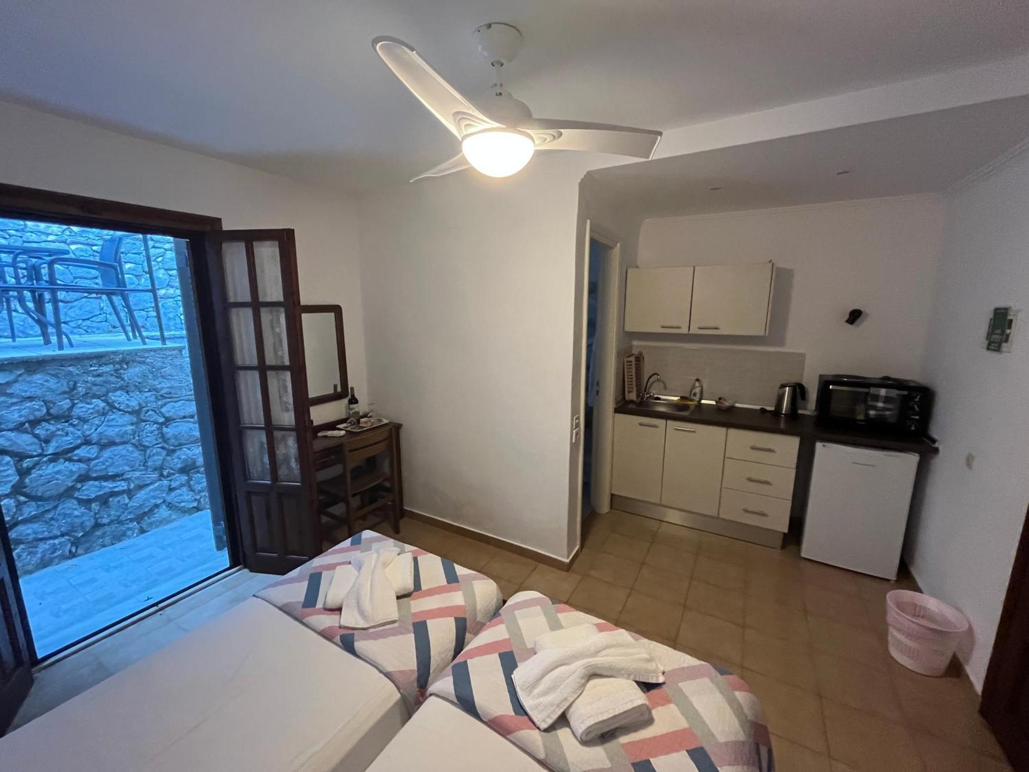 Villa Perris Studios Kassiopi Exteriör bild